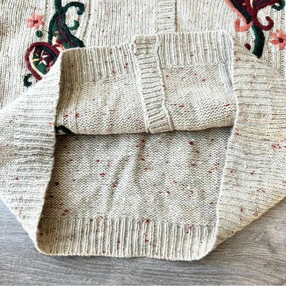 Vintage  Tabi International Wool Blend Paisley Embroidery Sweater Vest - Picture 9 of 14